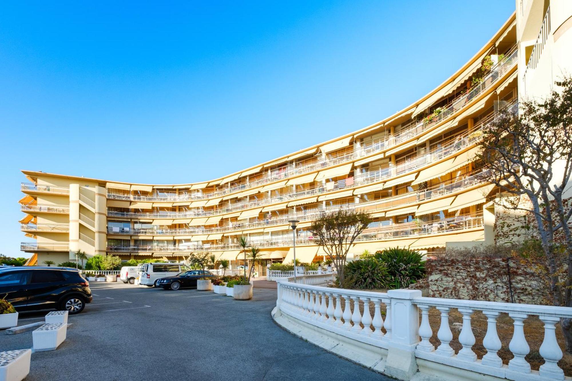 Residence Heliotel Marine Сен-Лоран-дю-Вар Экстерьер фото